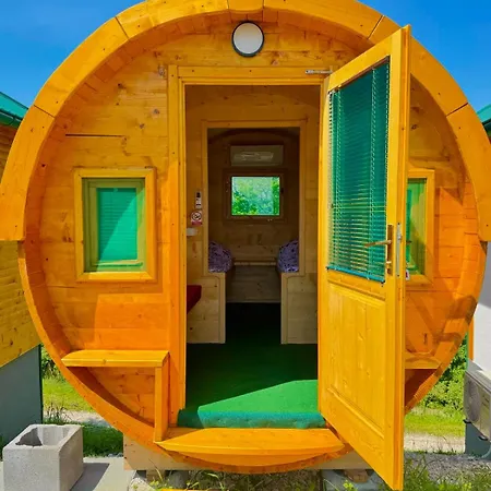 Nedzad Barrel Κάμπινγκ *