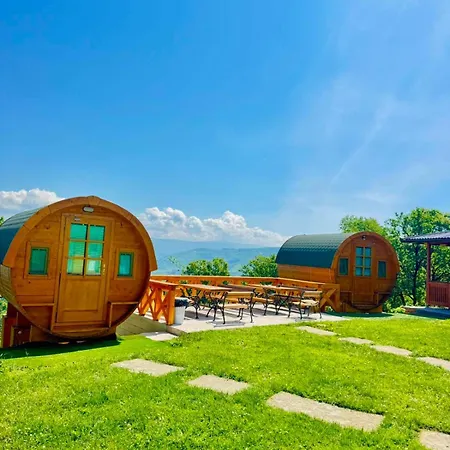 Nedzad Barrel Κάμπινγκ